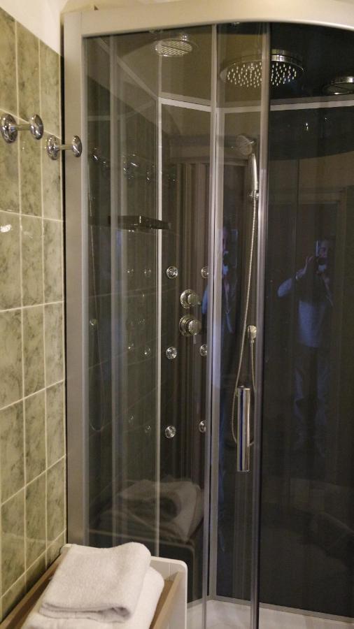 Hotel Le Colibri 엑스레뱅 외부 사진
