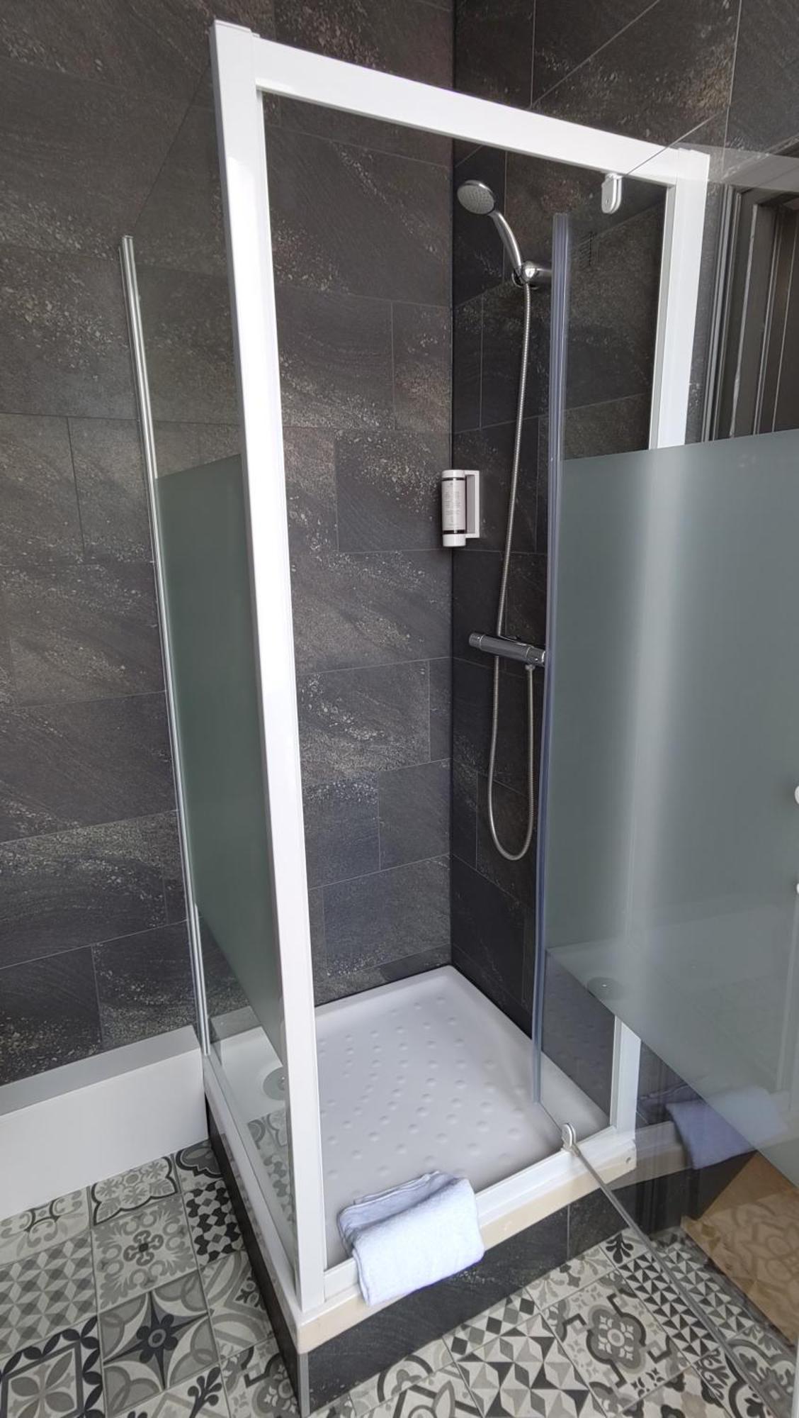Hotel Le Colibri 엑스레뱅 외부 사진